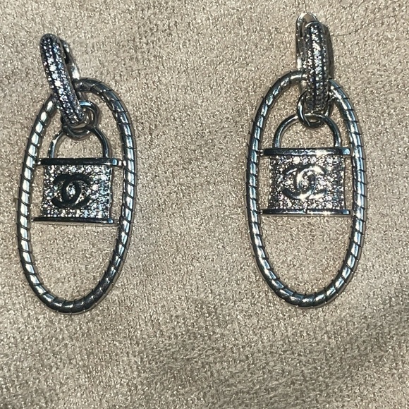 ❌SOLD❌ Luxury 925 Lock Earrings withh tiny Simulated Diamond top hoop part - Picture 3 of 5